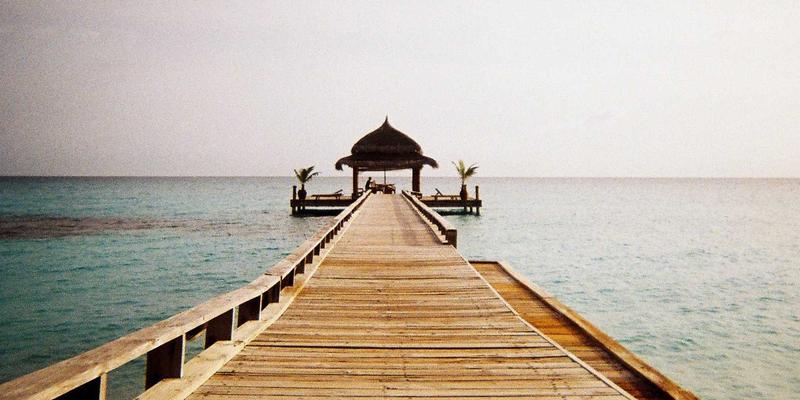 家庭共享账户的挑战与机遇：世纪盛年TV如何在反密码共享与极致用户体验间找到黄金平衡点