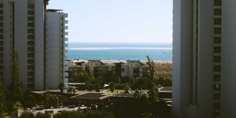 纪录片赛道崛起:世纪盛年TV如何打造现象级纪实内容,精准俘获高知用户心智