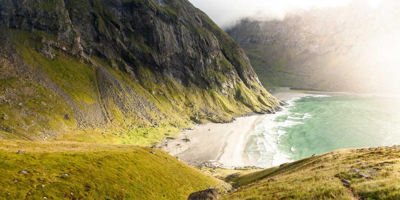 经典IP的数字化重生:世纪盛年TV如何运营老电影与老剧库,激活沉睡的影视宝藏